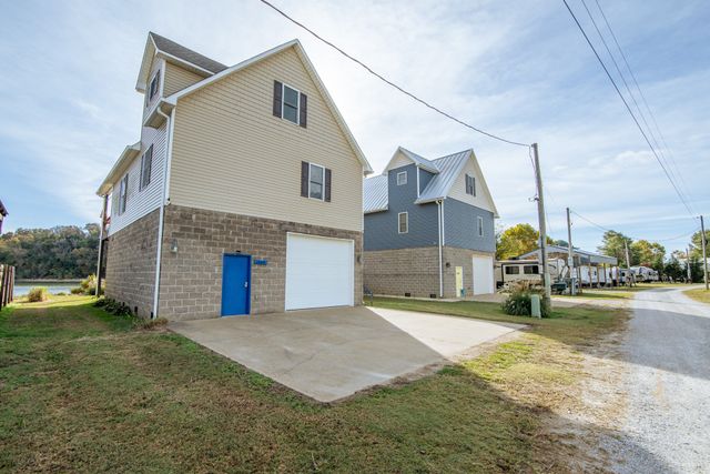 1040 Whites Creek Ln, Decaturville, TN 38329