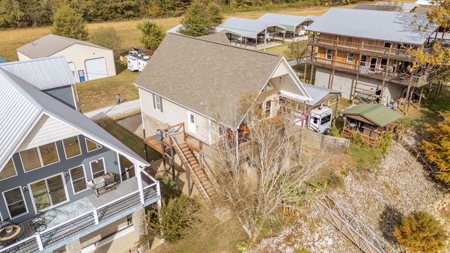 1040 Whites Creek Ln, Decaturville, TN 38329