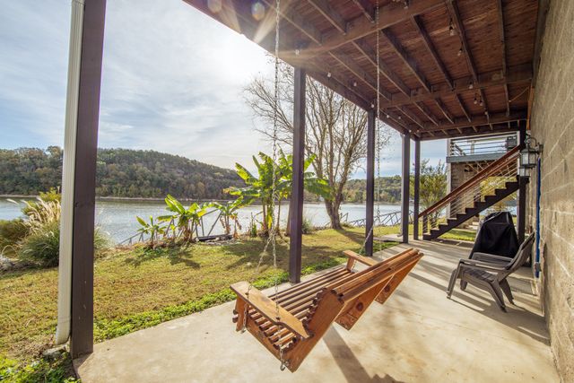 1040 Whites Creek Ln, Decaturville, TN 38329