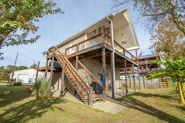 1040 Whites Creek Ln, Decaturville, TN 38329