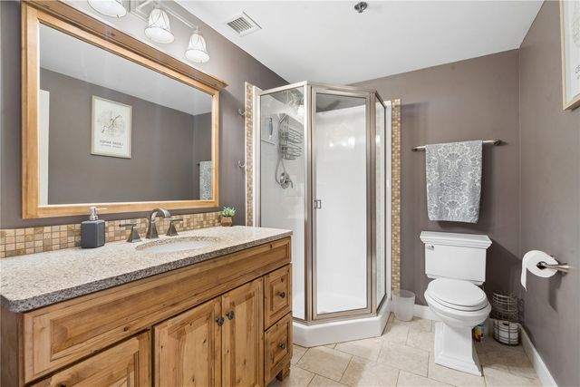 905 3rd St 405, Cedar Rapids, IA 52401