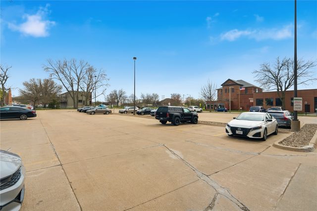 905 3rd St 405, Cedar Rapids, IA 52401