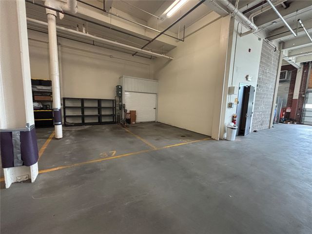 905 3rd St 405, Cedar Rapids, IA 52401