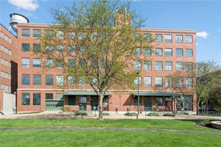 905 3rd St 405, Cedar Rapids, IA 52401