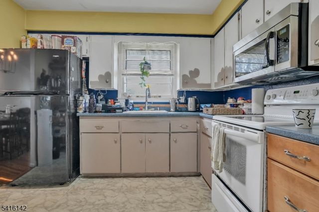 14 Woods Edge Rd, Byram Twp., NJ 07874