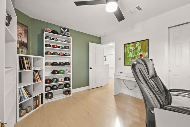 3527 Rock Shelf LN, Round Rock, TX 78681