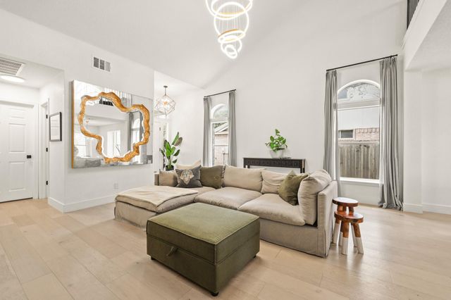 3527 Rock Shelf LN, Round Rock, TX 78681