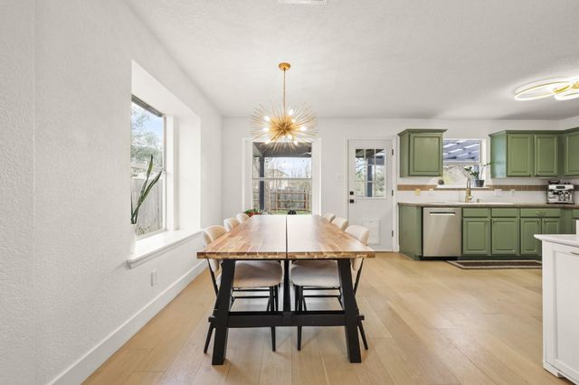 3527 Rock Shelf LN, Round Rock, TX 78681