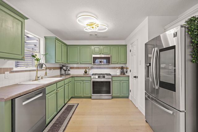 3527 Rock Shelf LN, Round Rock, TX 78681