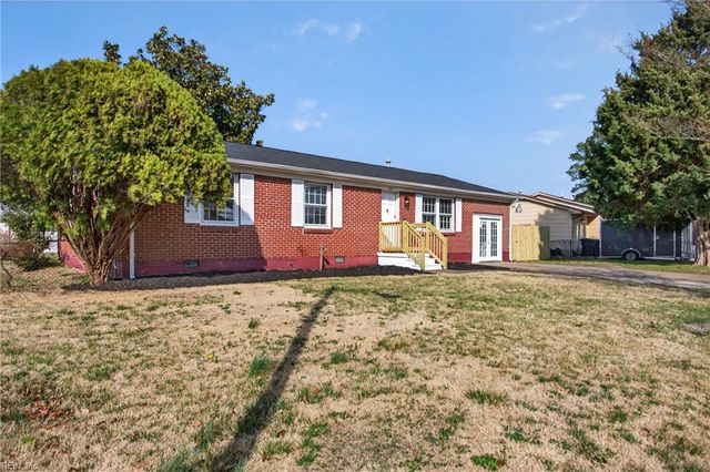 1214 Jamal LN W, Portsmouth, VA 23701