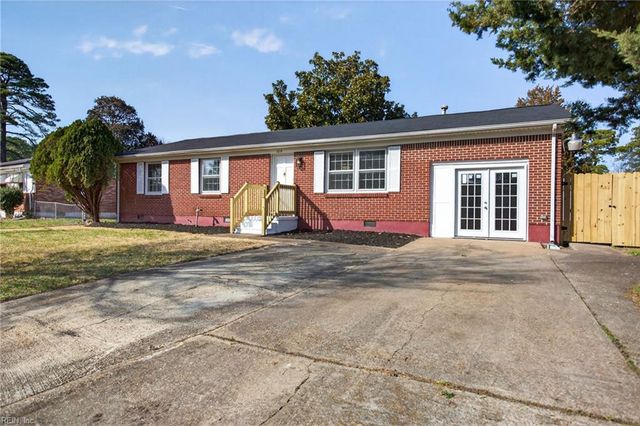 1214 Jamal LN W, Portsmouth, VA 23701