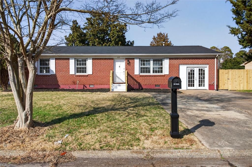 1214 Jamal LN W, Portsmouth, VA 23701