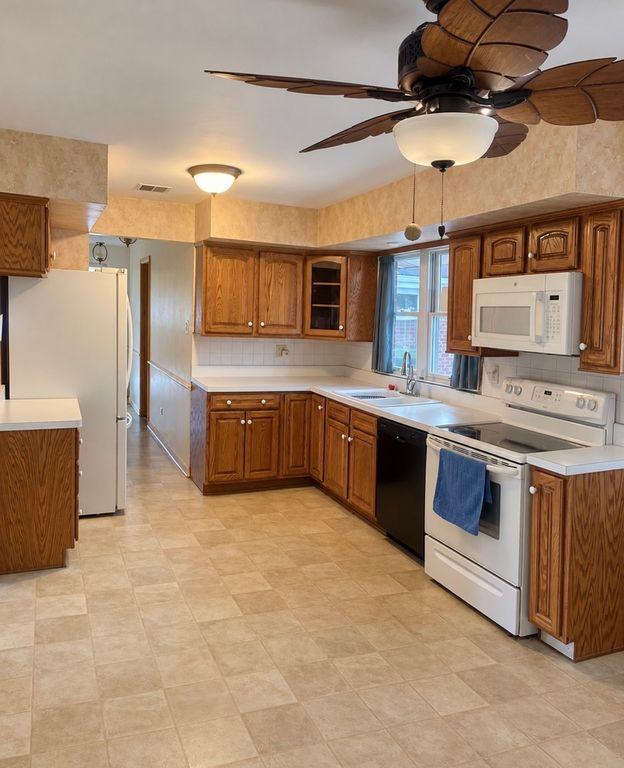 9410 S 86th Court, Hickory Hills, IL 60457 — photo 4