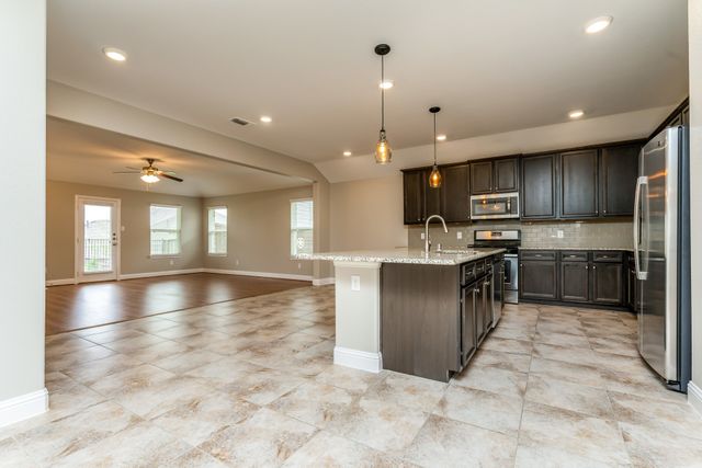 605 England Street, Fate, TX 75189
