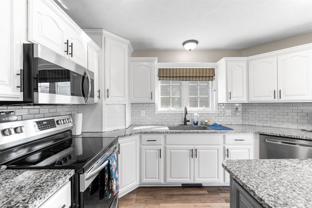 1702 Eaglecrest Rd, Salina, KS 67401