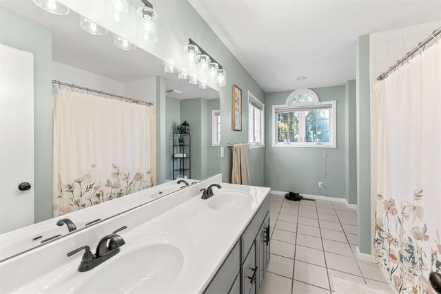 1702 Eaglecrest Rd, Salina, KS 67401