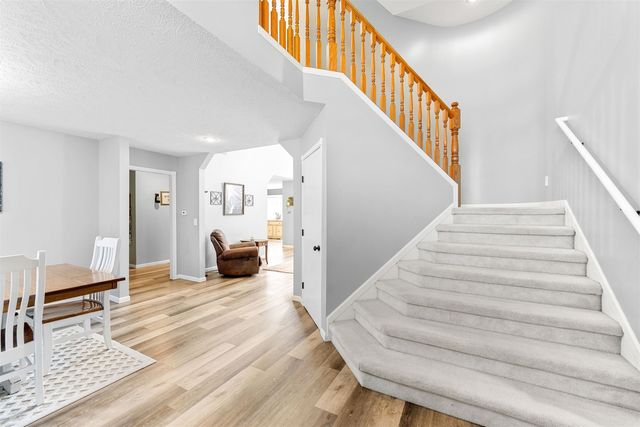 1702 Eaglecrest Rd, Salina, KS 67401