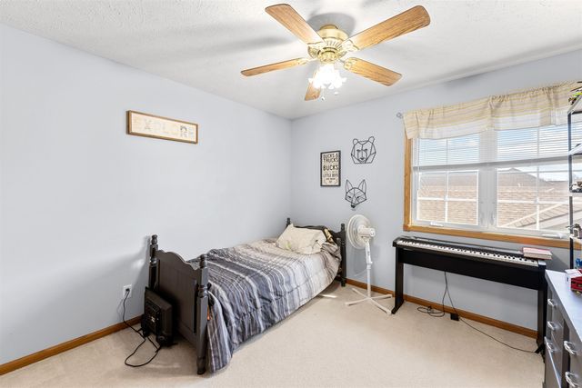 1702 Eaglecrest Rd, Salina, KS 67401