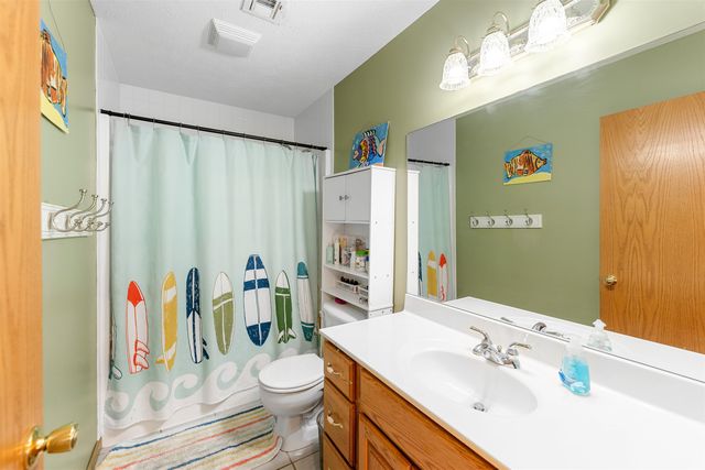 1702 Eaglecrest Rd, Salina, KS 67401