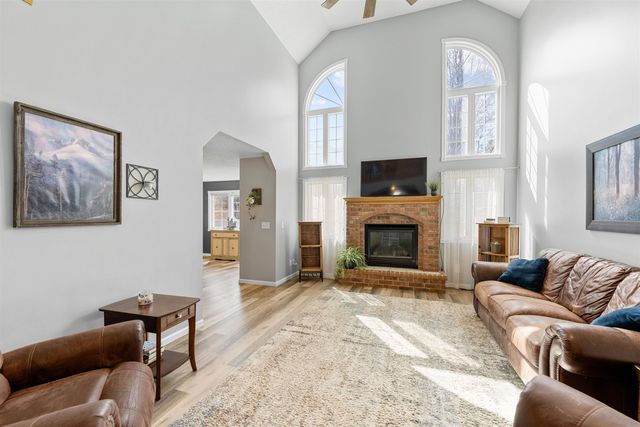 1702 Eaglecrest Rd, Salina, KS 67401