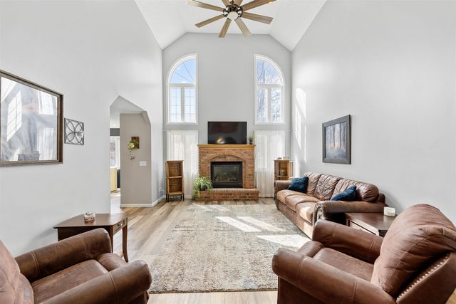 1702 Eaglecrest Rd, Salina, KS 67401