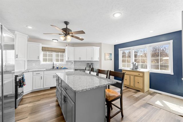 1702 Eaglecrest Rd, Salina, KS 67401