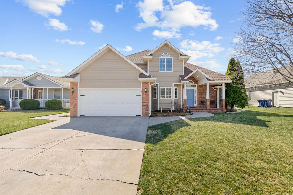 1702 Eaglecrest Rd, Salina, KS 67401