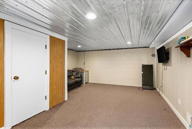 2206 Hammond Ave, Superior, WI 54880