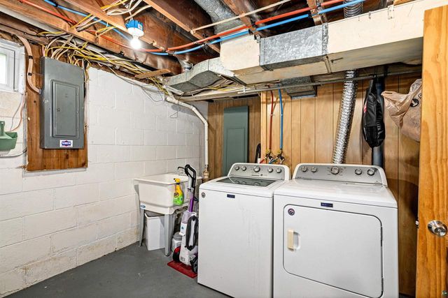 2206 Hammond Ave, Superior, WI 54880