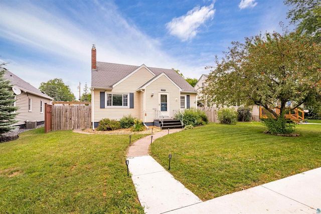 2206 Hammond Ave, Superior, WI 54880