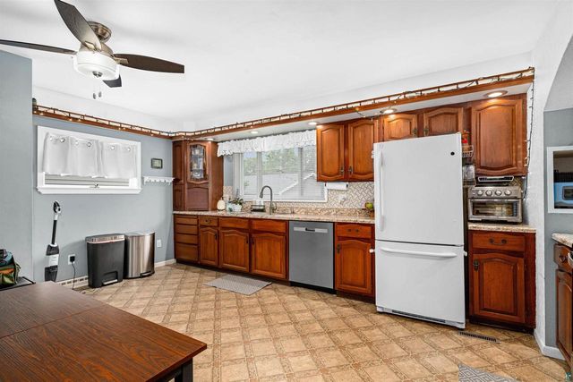 2206 Hammond Ave, Superior, WI 54880