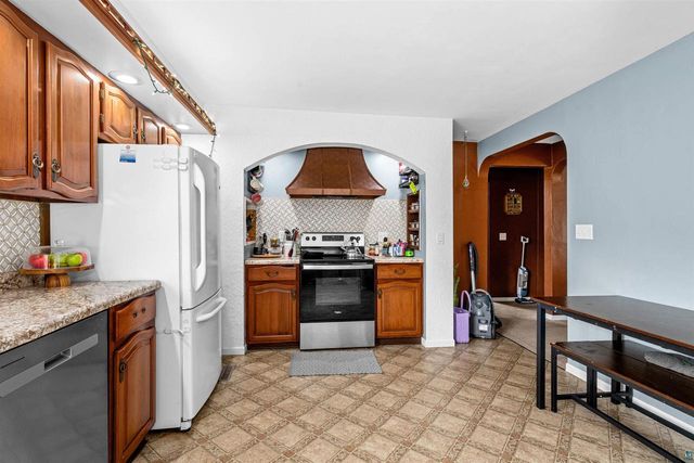 2206 Hammond Ave, Superior, WI 54880