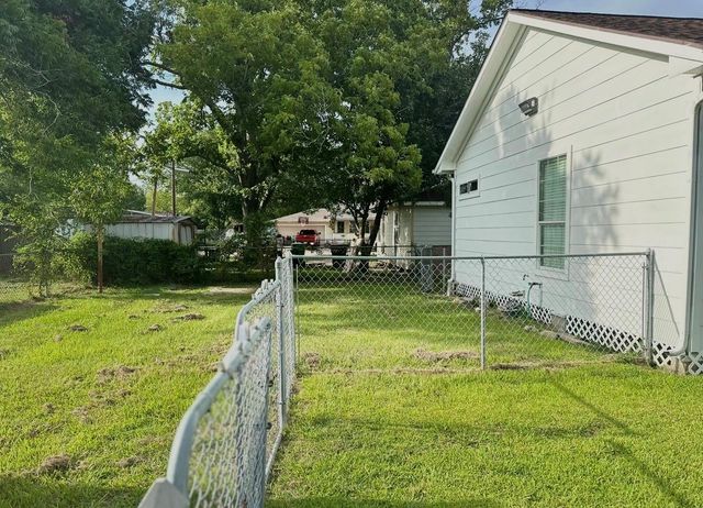 1505 Yupon Street, Baytown, TX 77520