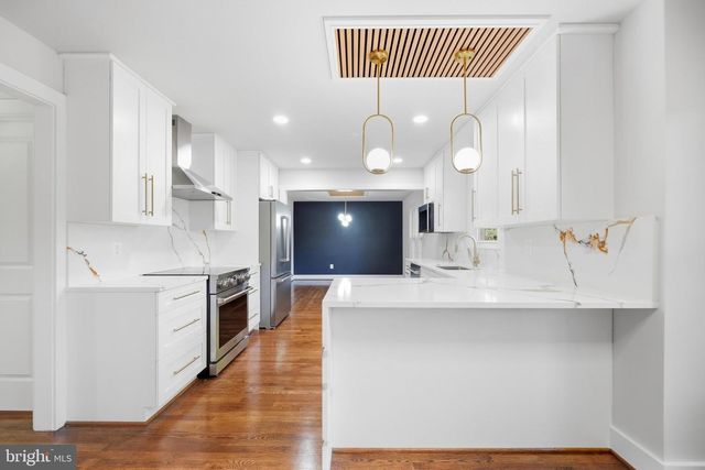 8017 LAKENHEATH, Potomac, MD 20854