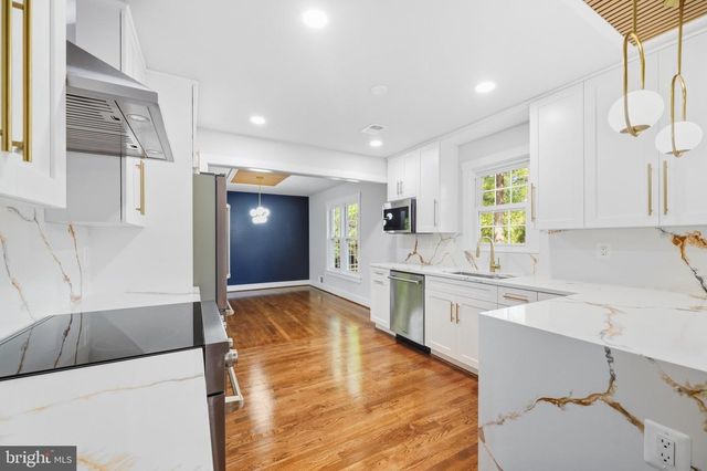8017 LAKENHEATH, Potomac, MD 20854