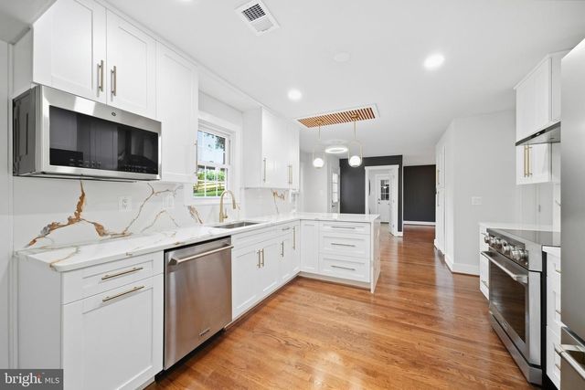 8017 LAKENHEATH, Potomac, MD 20854