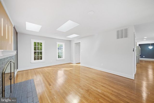8017 LAKENHEATH, Potomac, MD 20854