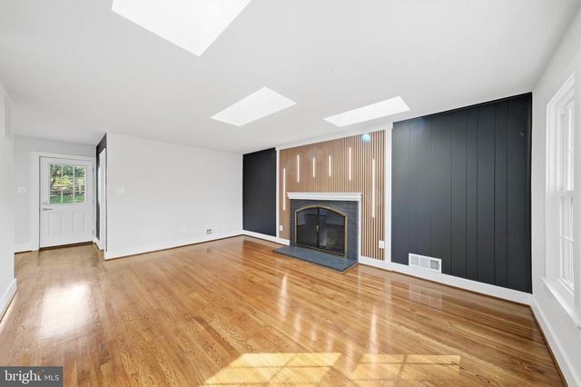 8017 LAKENHEATH, Potomac, MD 20854
