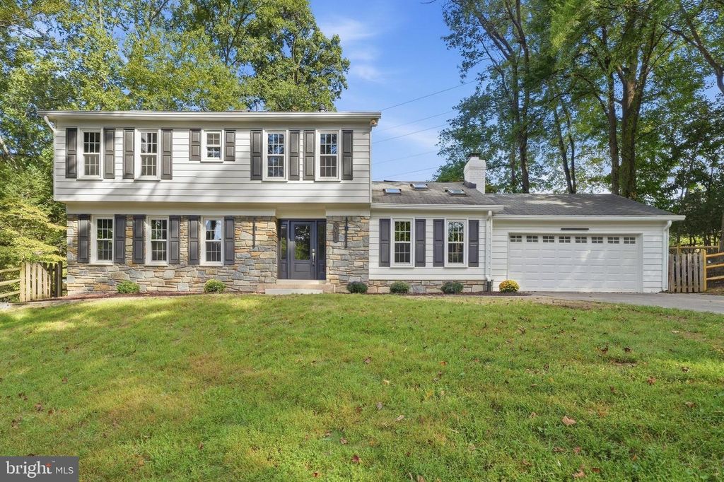 8017 LAKENHEATH, Potomac, MD 20854