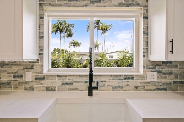 6701 SW 49th Ter, Miami, FL 33155