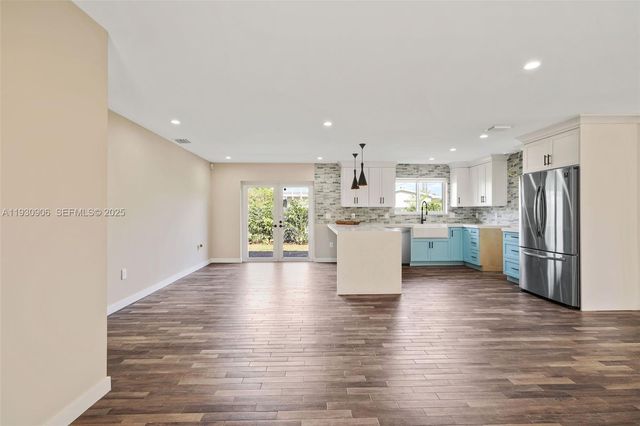 6701 SW 49th Ter, Miami, FL 33155