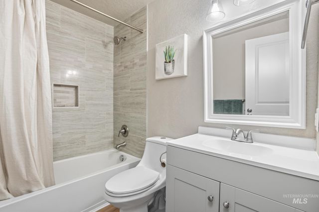 5125 W Redbridge Drive, Boise, ID 83703