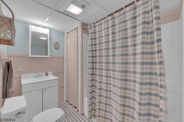 43 Dogwood Dr, Mount Olive Twp., NJ 07828