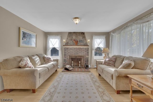 43 Dogwood Dr, Mount Olive Twp., NJ 07828