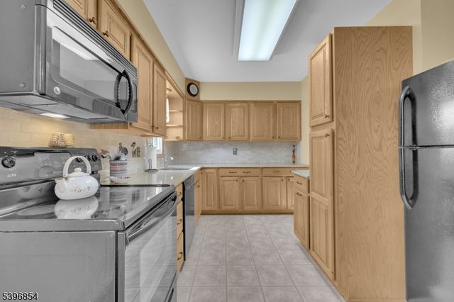 43 Dogwood Dr, Mount Olive Twp., NJ 07828