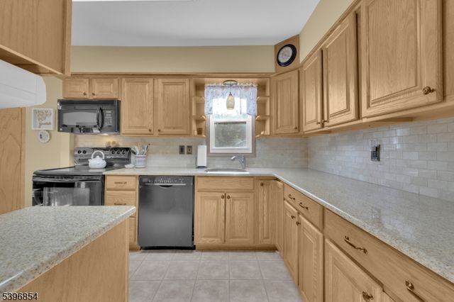 43 Dogwood Dr, Mount Olive Twp., NJ 07828