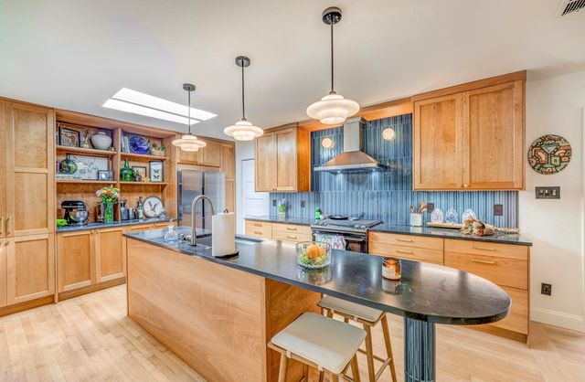 70 N HIGHLAND ST, Memphis, TN 38111