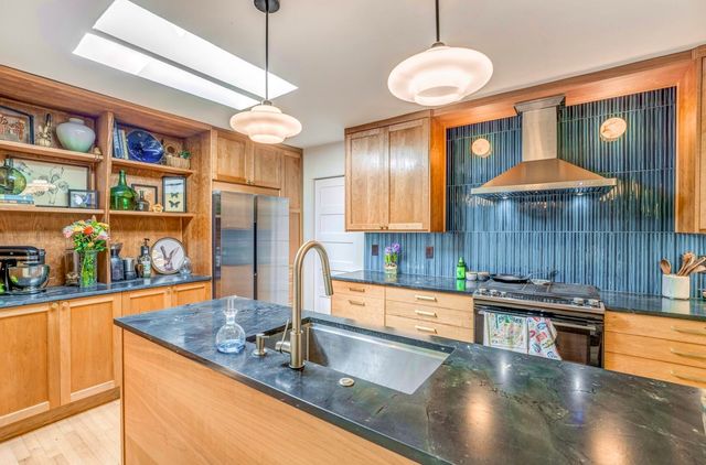 70 N HIGHLAND ST, Memphis, TN 38111