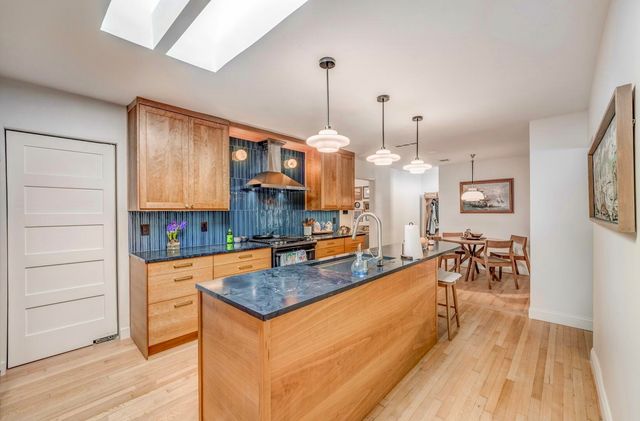 70 N HIGHLAND ST, Memphis, TN 38111