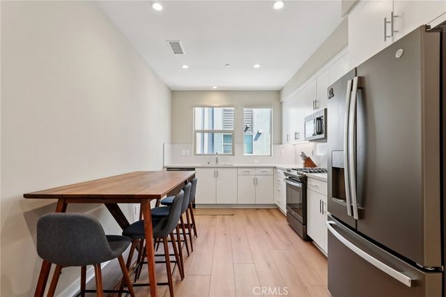 302 Placemark, Irvine, CA 92614